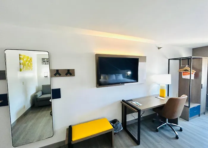 Comfort Suites Terre Haute University Area